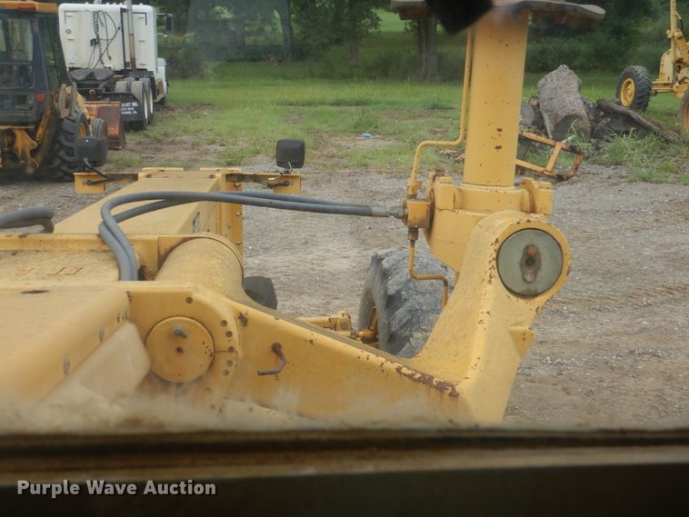 image for item DI2303 1998 John Deere 670CH motor grader