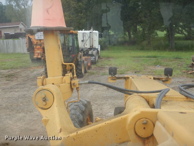 image for item DI2303 1998 John Deere 670CH motor grader