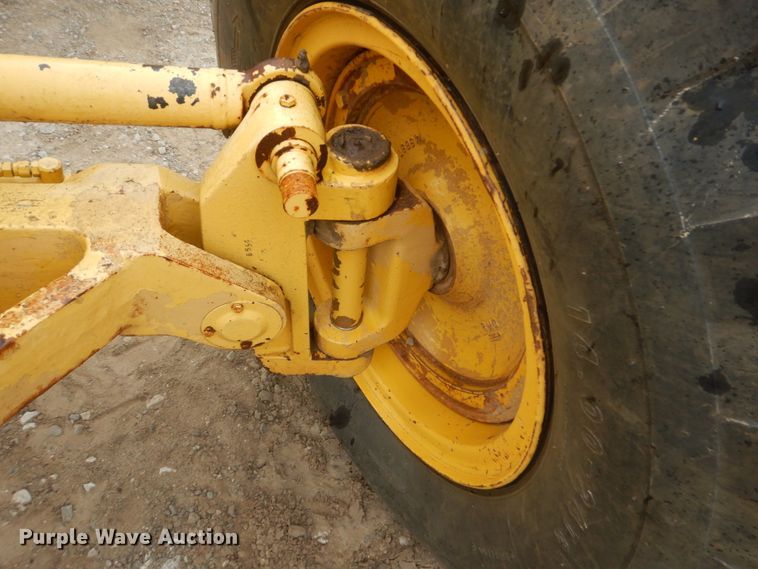 image for item DI2304 2002 Komatsu GD650A motor grader