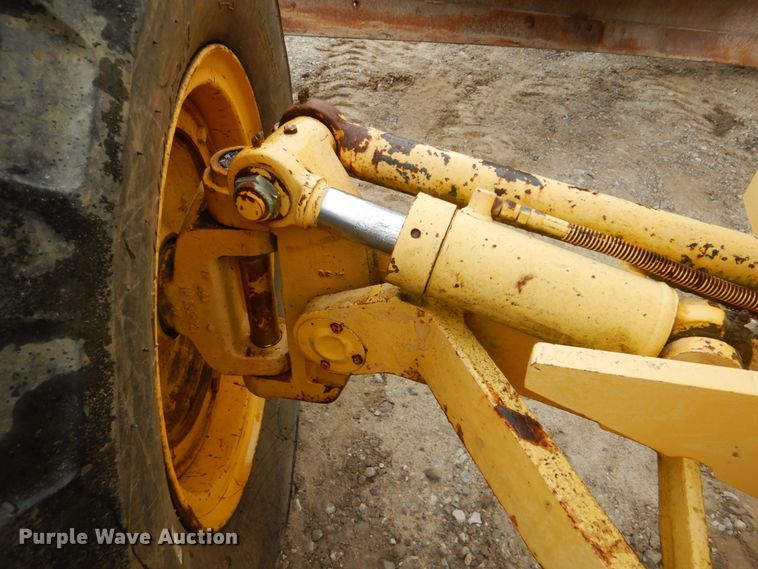 image for item DI2304 2002 Komatsu GD650A motor grader