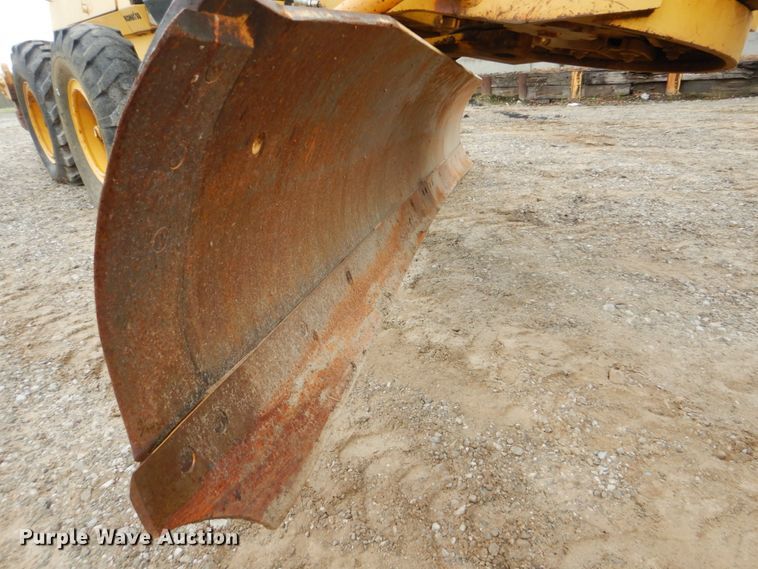 image for item DI2304 2002 Komatsu GD650A motor grader