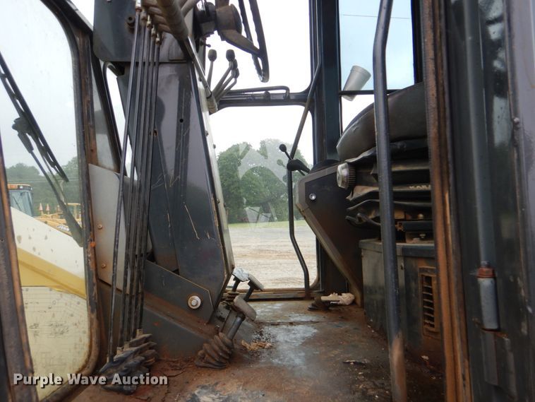 image for item DI2304 2002 Komatsu GD650A motor grader