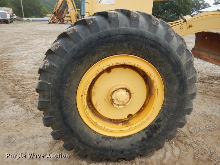 image for item DI2304 2002 Komatsu GD650A motor grader