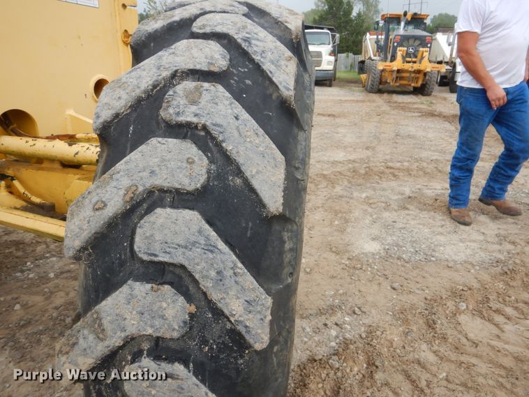 image for item DI2304 2002 Komatsu GD650A motor grader