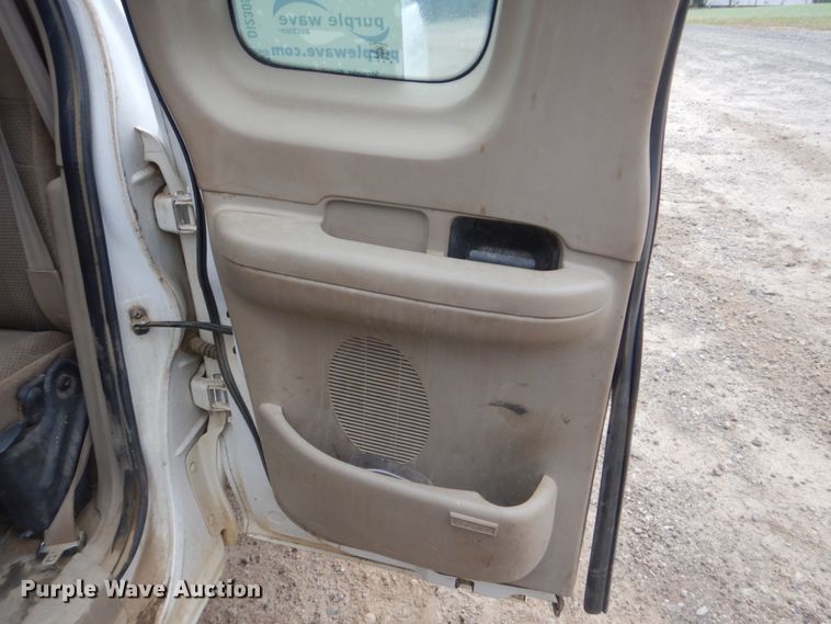 image for item DI2305 2000 Ford F150 XL SuperCab pickup truck