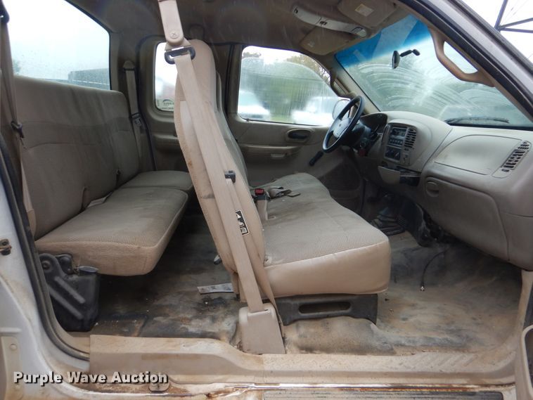 image for item DI2305 2000 Ford F150 XL SuperCab pickup truck