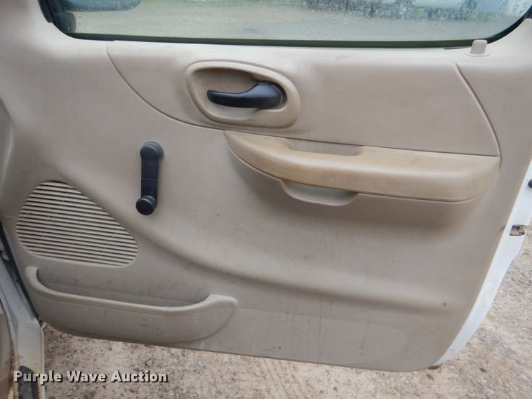 image for item DI2305 2000 Ford F150 XL SuperCab pickup truck