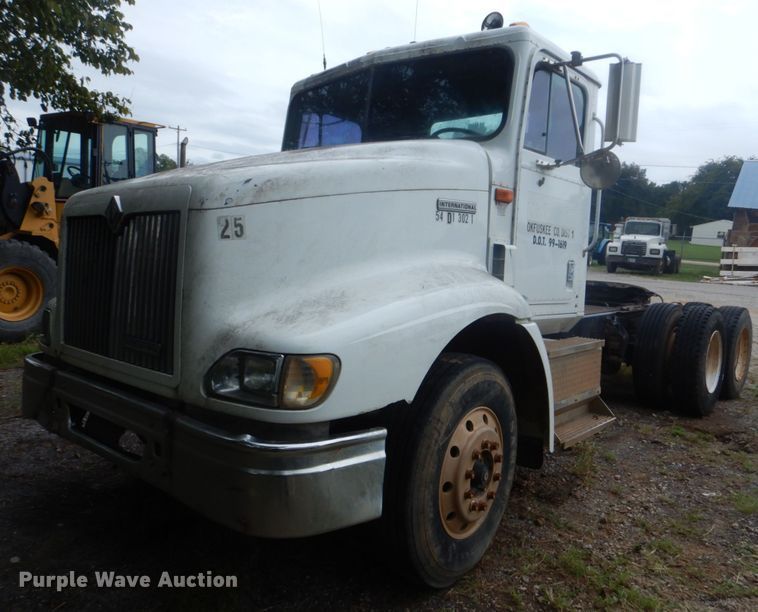 image for item DI2309 1999 International 9200 semi truck