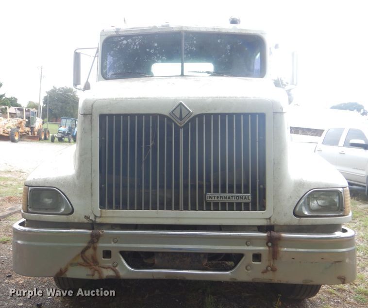 image for item DI2309 1999 International 9200 semi truck