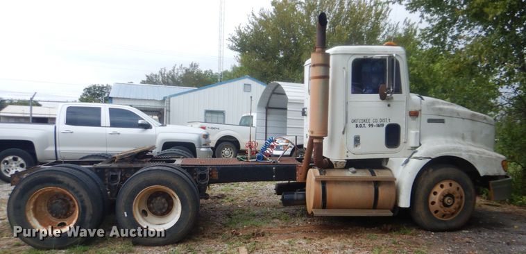 image for item DI2309 1999 International 9200 semi truck