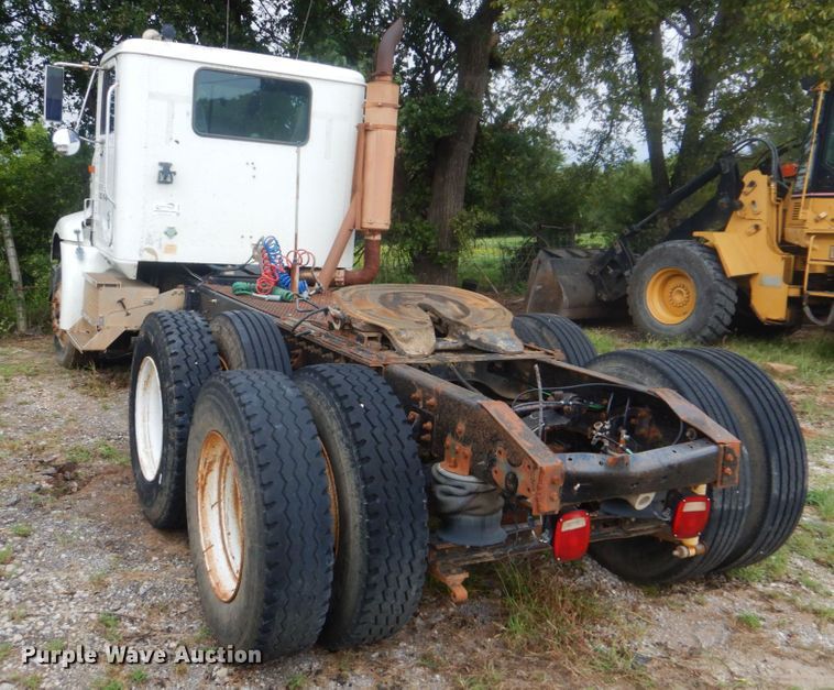 image for item DI2309 1999 International 9200 semi truck