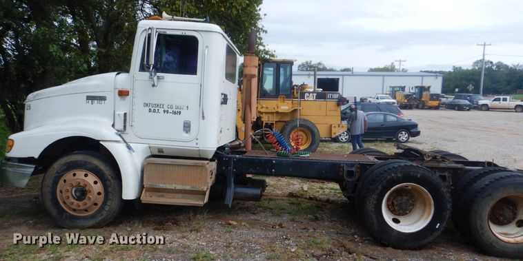 image for item DI2309 1999 International 9200 semi truck
