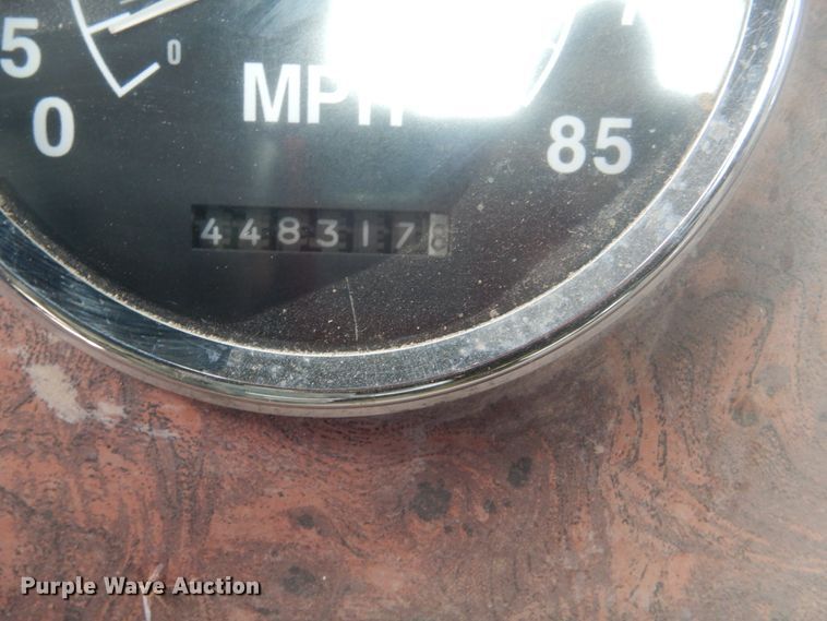 image for item DI2309 1999 International 9200 semi truck