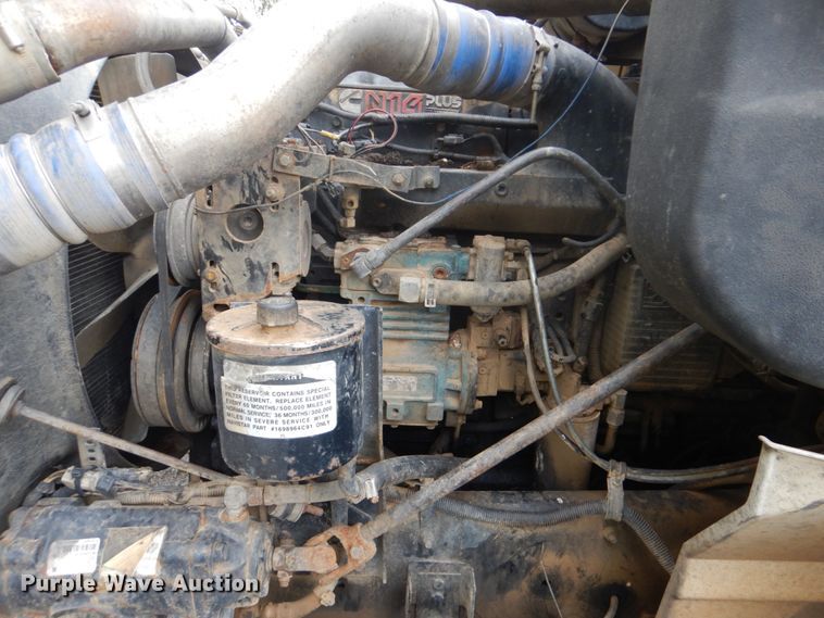 image for item DI2309 1999 International 9200 semi truck