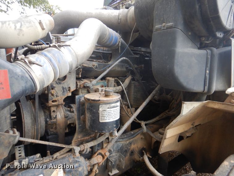 image for item DI2309 1999 International 9200 semi truck