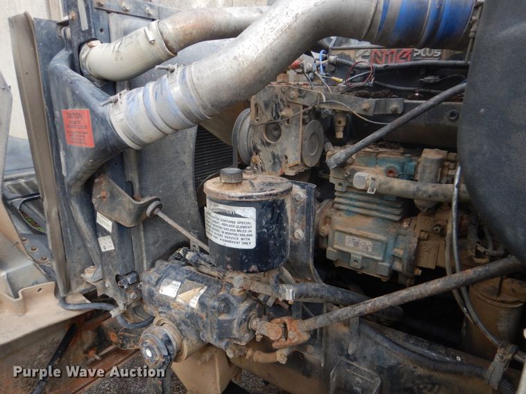 image for item DI2309 1999 International 9200 semi truck