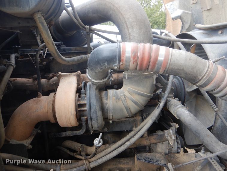 image for item DI2309 1999 International 9200 semi truck