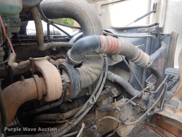 image for item DI2309 1999 International 9200 semi truck