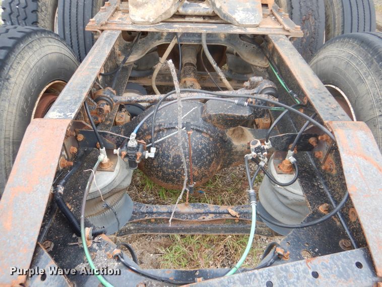 image for item DI2309 1999 International 9200 semi truck