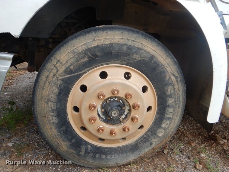 image for item DI2309 1999 International 9200 semi truck