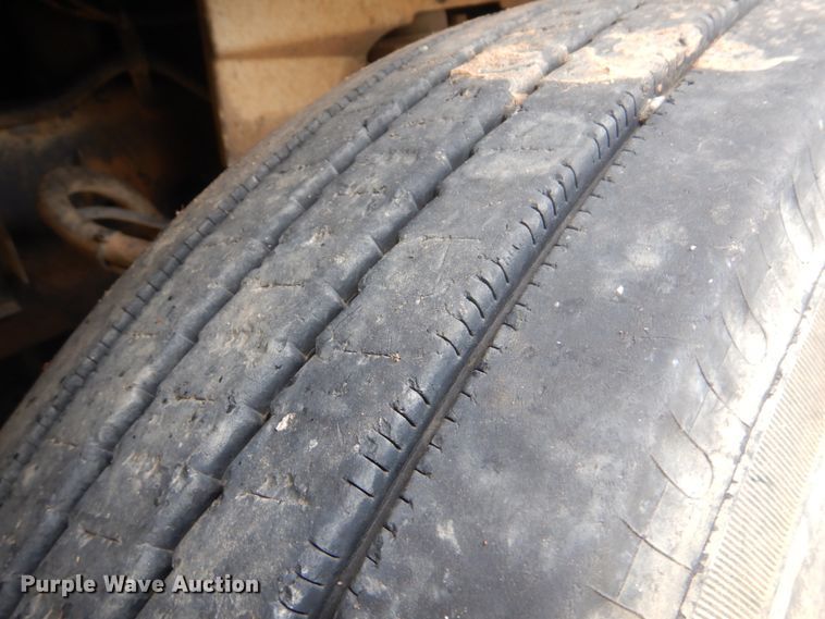 image for item DI2309 1999 International 9200 semi truck