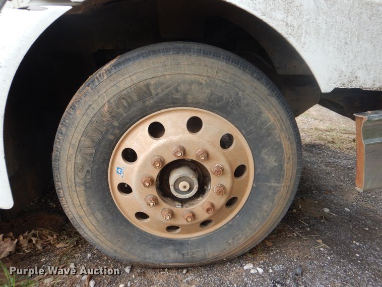 image for item DI2309 1999 International 9200 semi truck