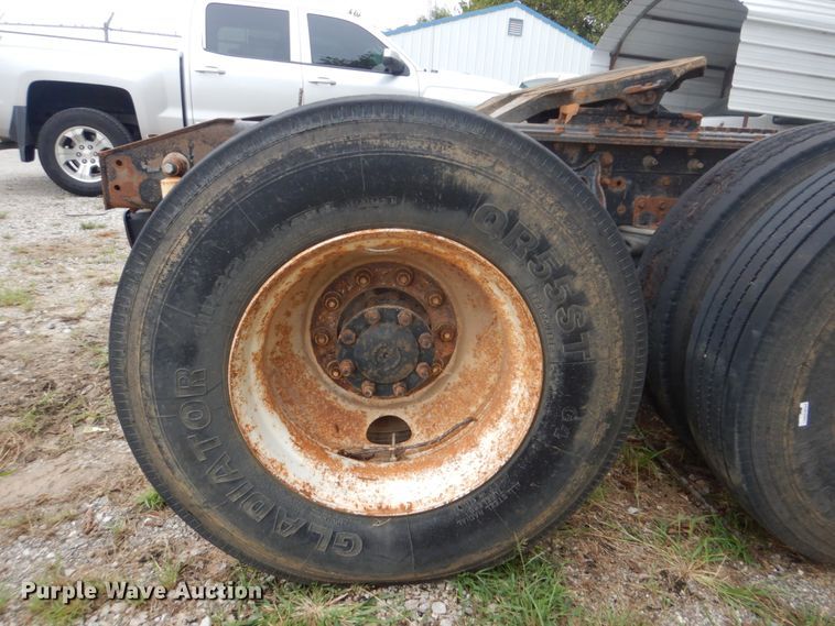 image for item DI2309 1999 International 9200 semi truck