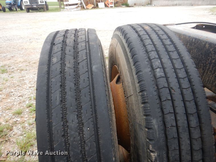 image for item DI2309 1999 International 9200 semi truck