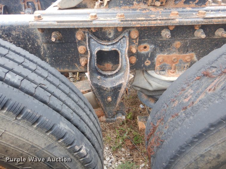 image for item DI2309 1999 International 9200 semi truck