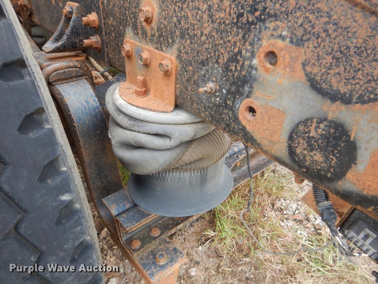 image for item DI2309 1999 International 9200 semi truck