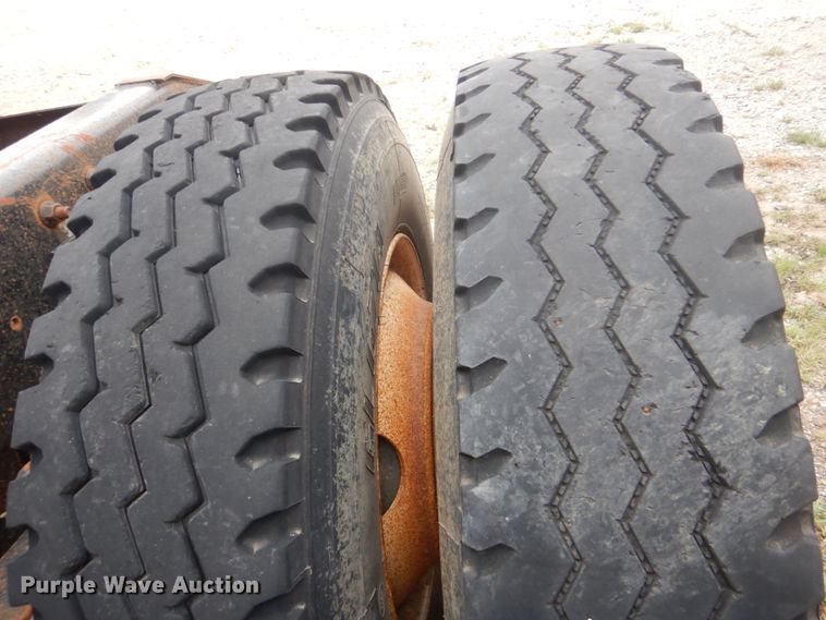 image for item DI2309 1999 International 9200 semi truck