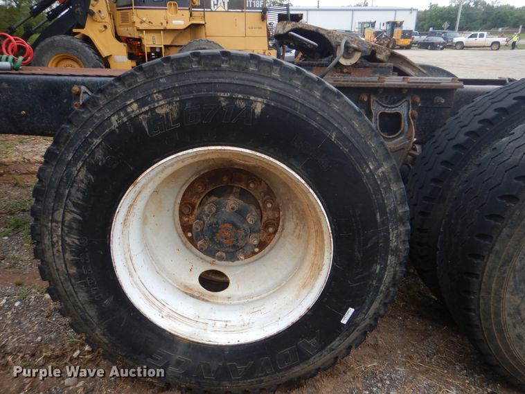 image for item DI2309 1999 International 9200 semi truck