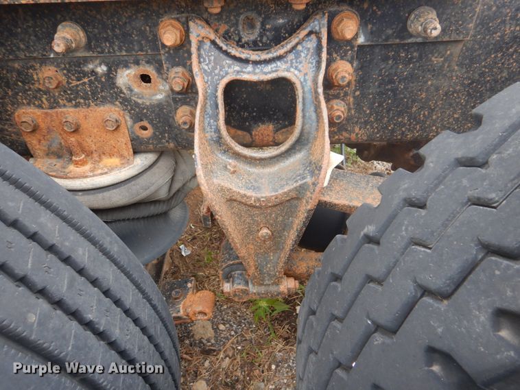 image for item DI2309 1999 International 9200 semi truck