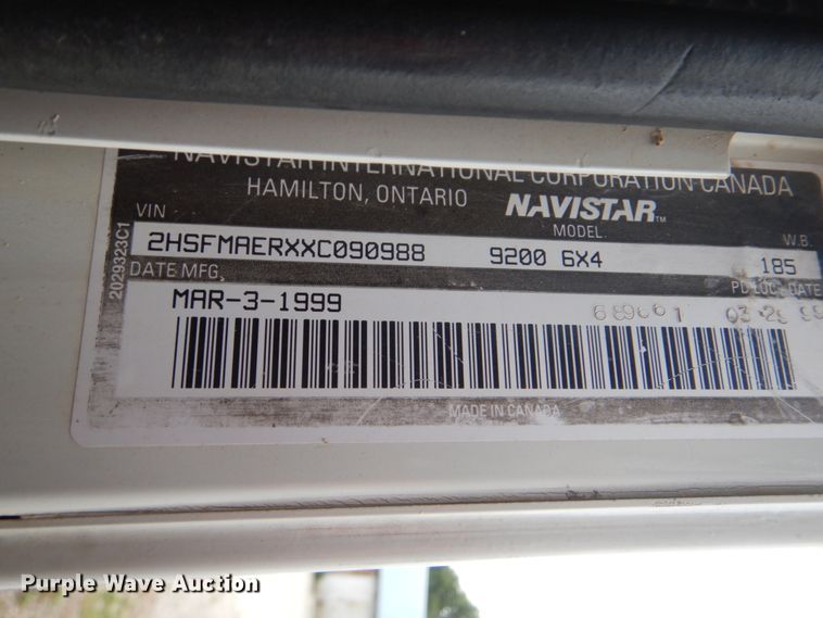 image for item DI2309 1999 International 9200 semi truck