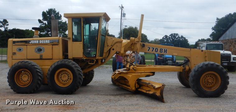 image for item DI2310 1993 John Deere 770BH motor grader