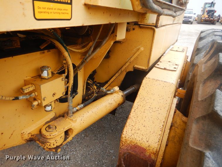 image for item DI2310 1993 John Deere 770BH motor grader