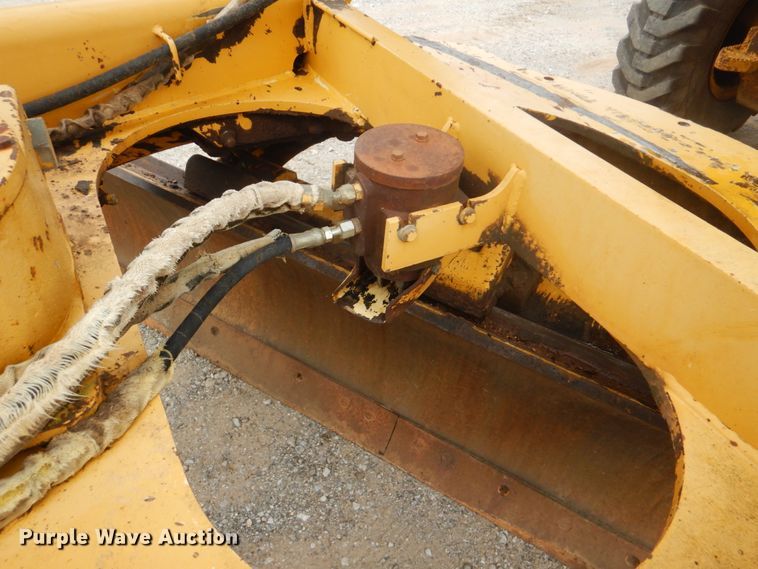 image for item DI2310 1993 John Deere 770BH motor grader