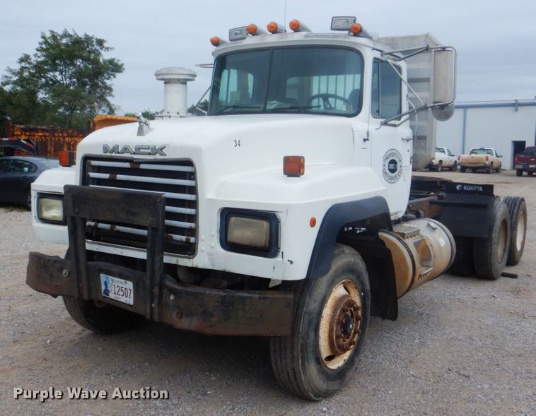 image for item DI2313 1998 Mack RD6883 truck cab and chassis