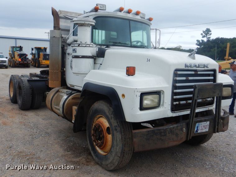 image for item DI2313 1998 Mack RD6883 truck cab and chassis