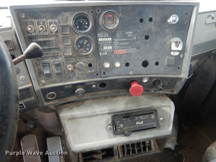 image for item DI2313 1998 Mack RD6883 truck cab and chassis