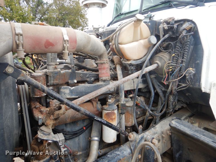 image for item DI2313 1998 Mack RD6883 truck cab and chassis