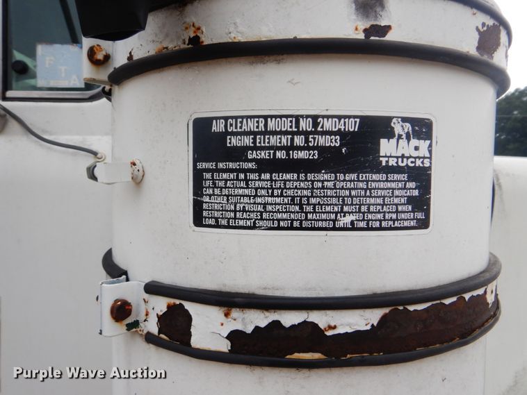 image for item DI2313 1998 Mack RD6883 truck cab and chassis