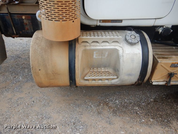 image for item DI2313 1998 Mack RD6883 truck cab and chassis