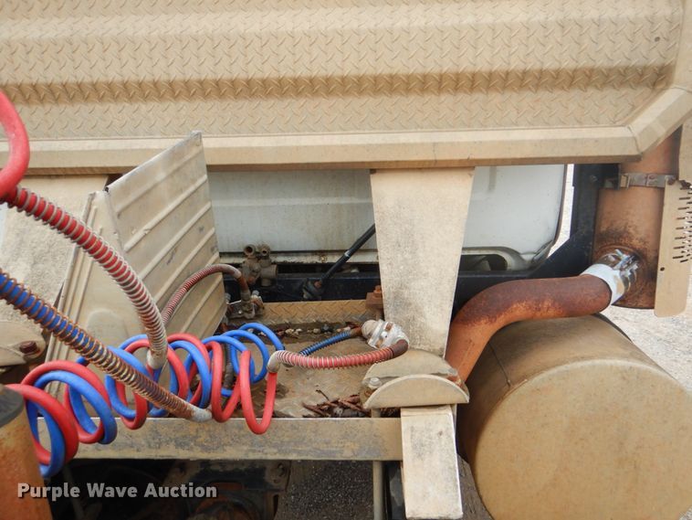 image for item DI2313 1998 Mack RD6883 truck cab and chassis