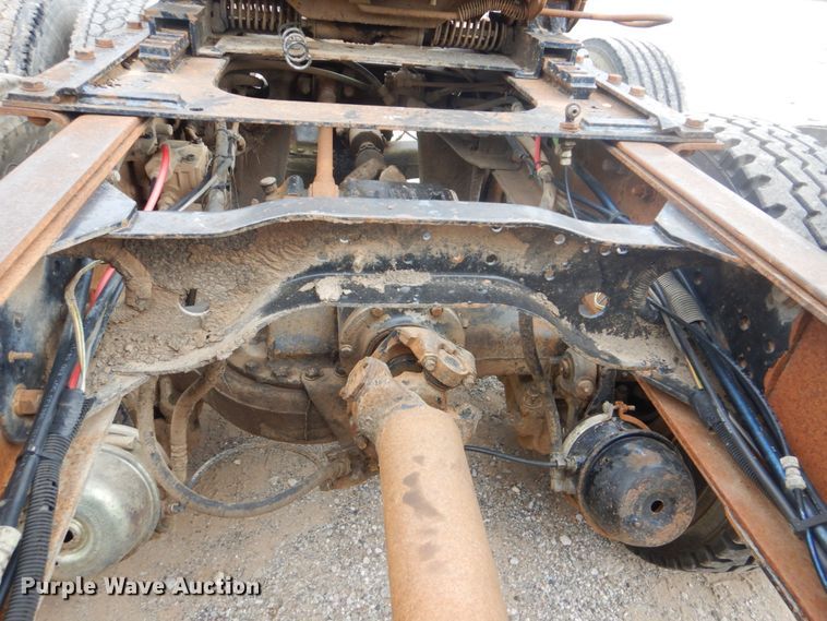 image for item DI2313 1998 Mack RD6883 truck cab and chassis