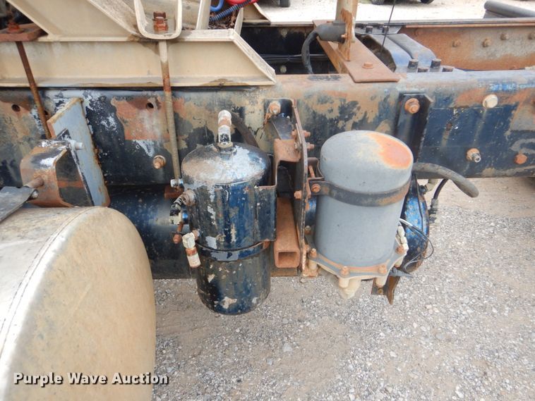 image for item DI2313 1998 Mack RD6883 truck cab and chassis