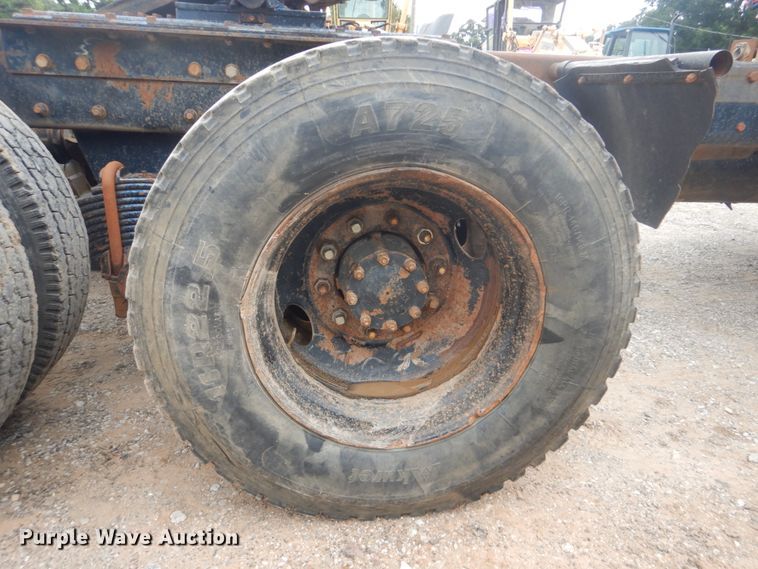 image for item DI2313 1998 Mack RD6883 truck cab and chassis