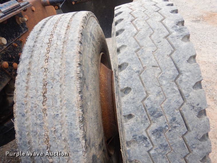 image for item DI2313 1998 Mack RD6883 truck cab and chassis