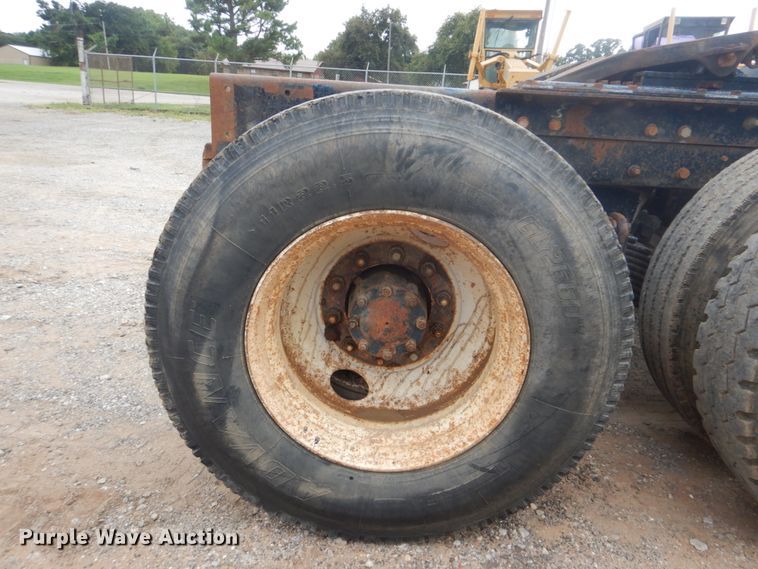 image for item DI2313 1998 Mack RD6883 truck cab and chassis