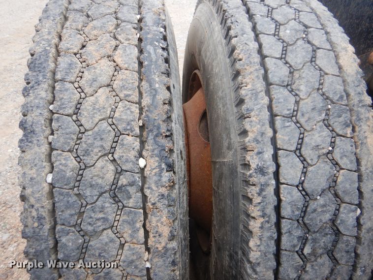 image for item DI2313 1998 Mack RD6883 truck cab and chassis